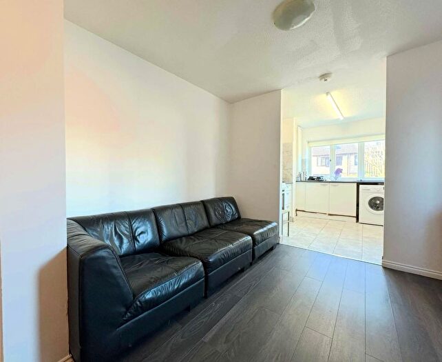 4 Bedroom Flat To Rent In Rembrandt Close, London, E14
