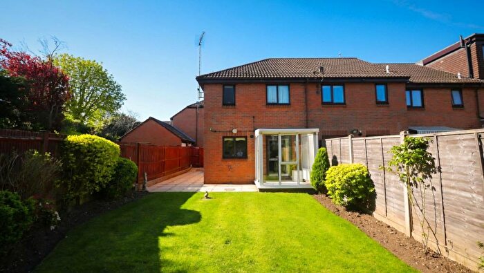 3 Bedroom End Of Terrace House For Sale In Bull Stag Green, Hatfield, AL9