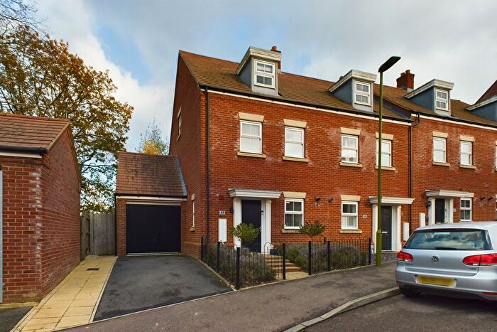 3 Bedroom End Terrace House For Sale In Shearwater Road, Hemel Hempstead, HP3