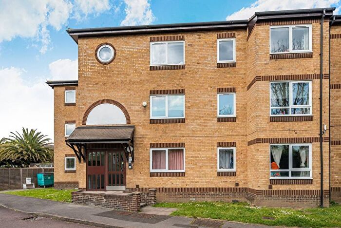 2 Bedroom Flat To Rent In Chaucer Drive, Bermondsey, London, SE1