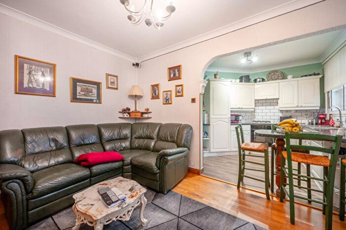 2 Bedroom Flat To Rent In Neasden Lane, Neasden, London, NW10