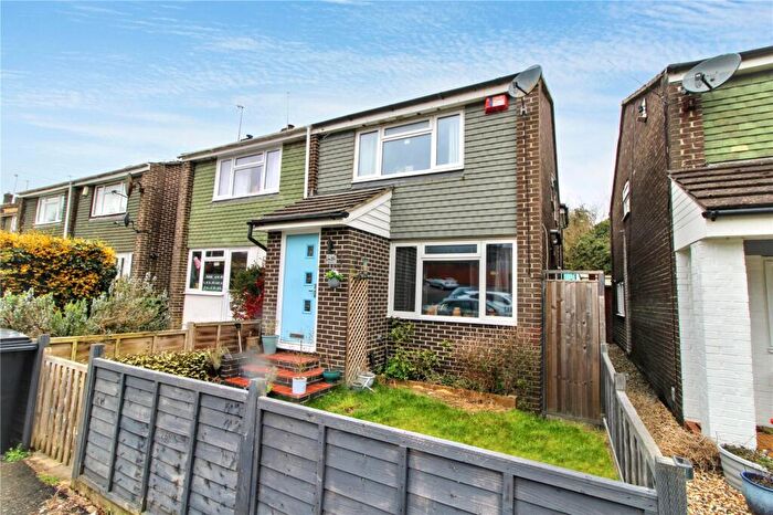 3 Bedroom Semi Detached House For Sale In Falkland Garth, Newbury, Berkshire, RG14