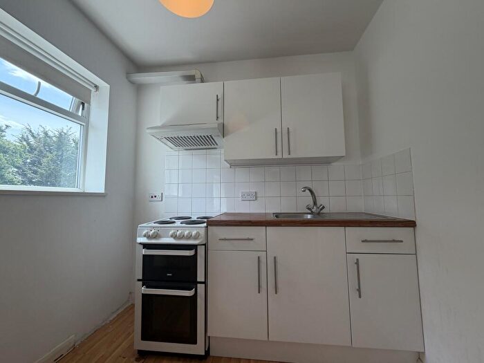Studio To Rent In Woodstock Avenue, Golders Green, Barnet, London, NW11