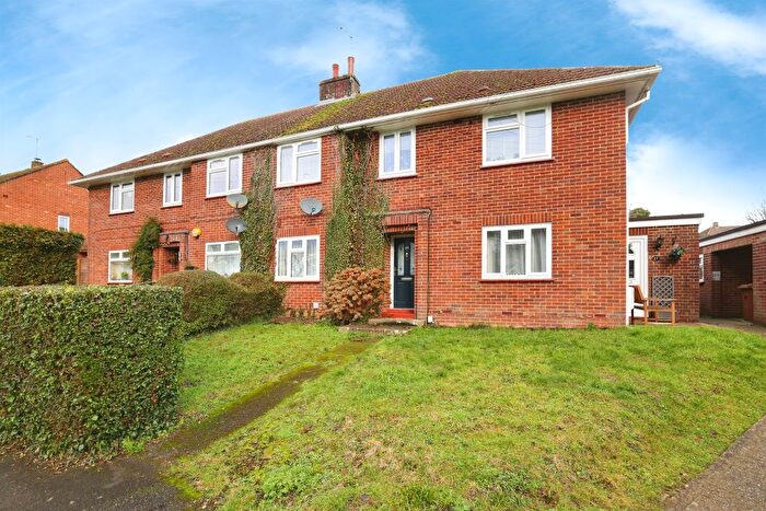 2 Bedroom Flat For Sale In Willow Grove, Andover, SP10