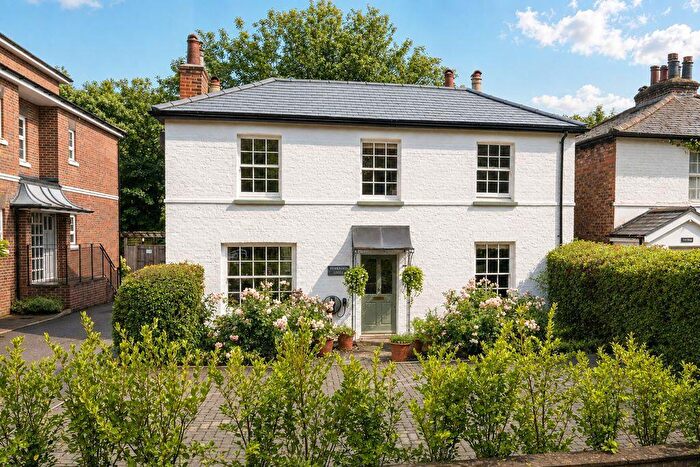 4 Bedroom Detached House For Sale In Portsmouth Road, Thames Ditton, KT7