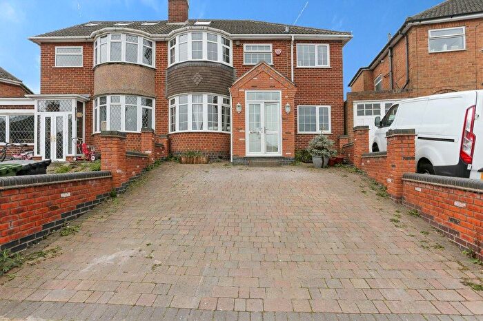 4 Bedroom House To Rent In Kendal Avenue, Coleshill., B46