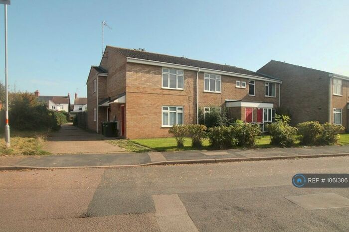2 Bedroom Flat To Rent In Compton Way, Northampton, NN6