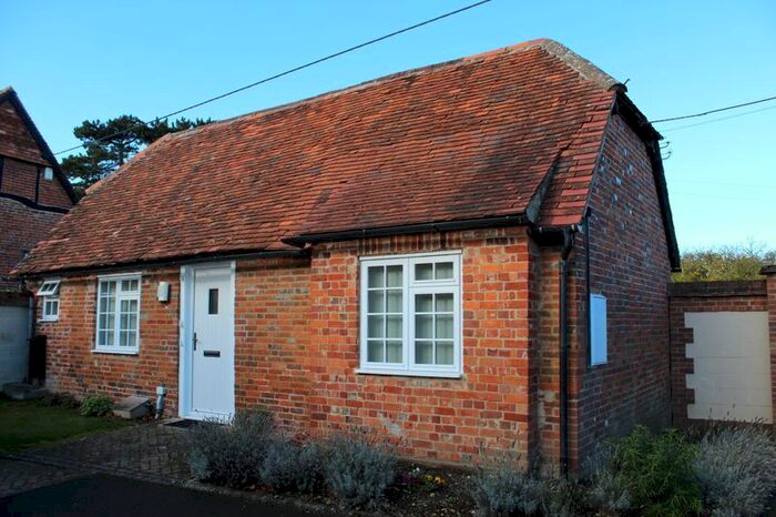 1 Bedroom Detached Bungalow To Rent In Manor Road, Didcot OX11