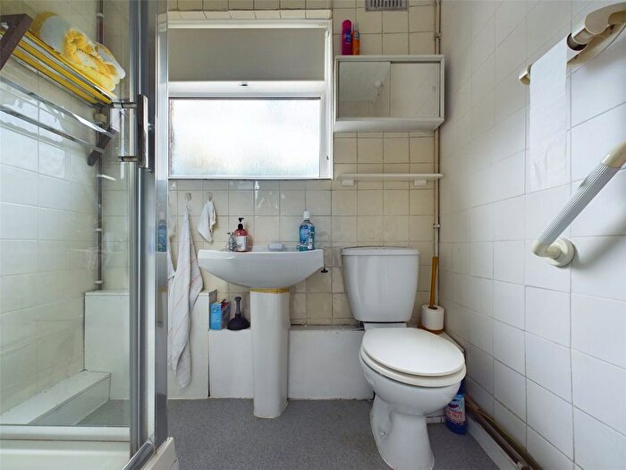 2 Bedroom Flat For Sale In Chase Cross Road, Romford, RM5