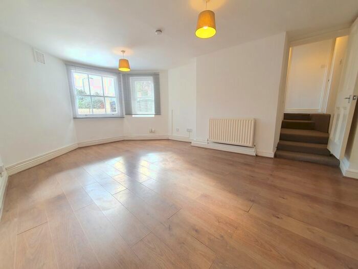 1 Bedroom Flat To Rent In Hamilton Road, London, SE27