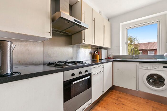 1 Bedroom Flat To Rent In Halton Road, Islington, N1