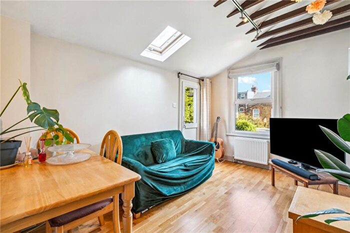 2 Bedroom Flat For Sale In Cavendish Road, Balham, SW12 - Photo 2