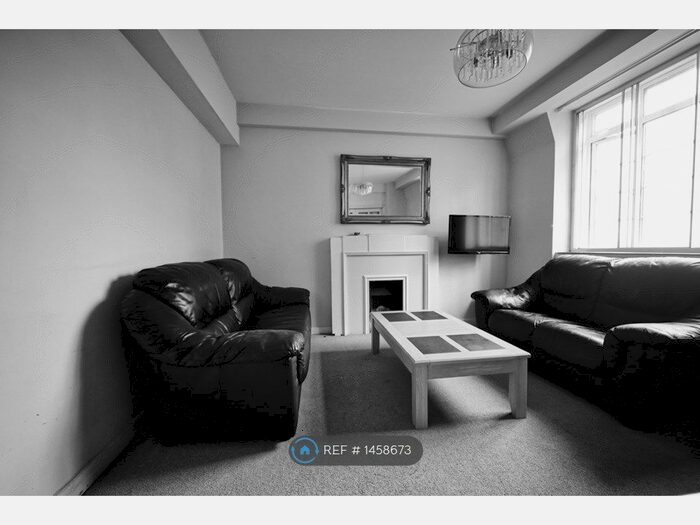 4 Bedroom Flat To Rent In Hammersmith Road, London, W6