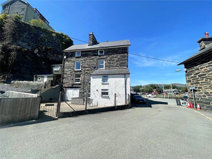 3 Bedroom End Of Terrace House For Sale In Corn Hill, Porthmadog, Gwynedd, LL49