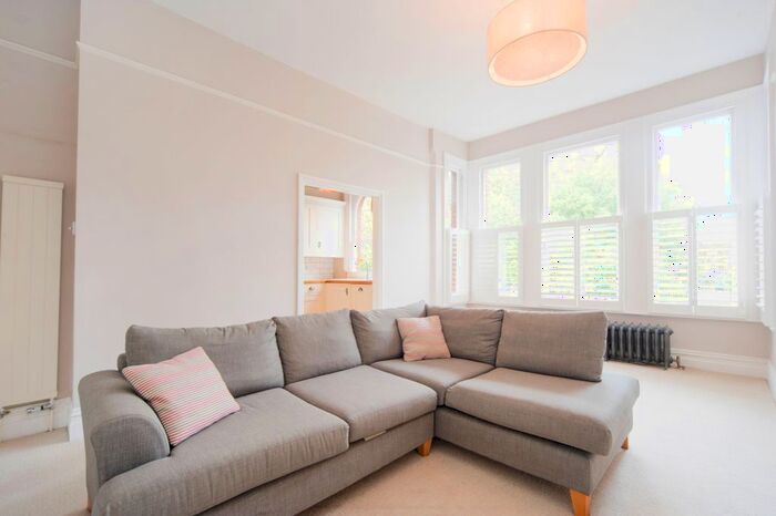 2 Bedroom Flat To Rent In Windmill Drive, Clapham, London, SW4