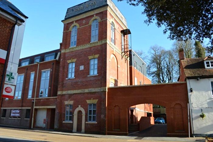 2 Bedroom Flat To Rent In London Road, Horndean, Waterlooville, Hampshire, PO8