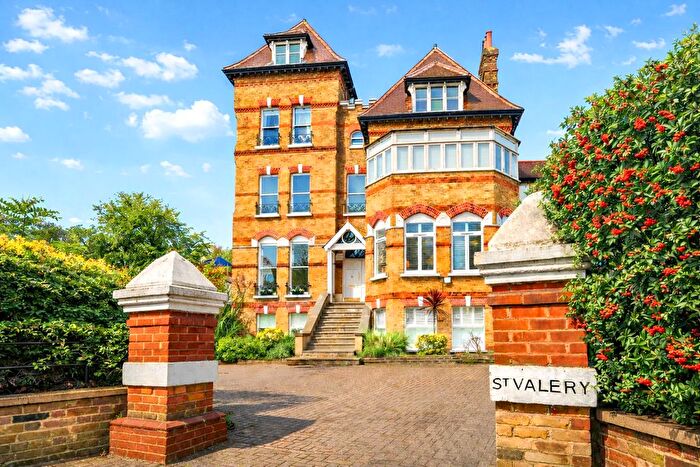 2 Bedroom Flat For Sale In Beulah Hill, London, SE19