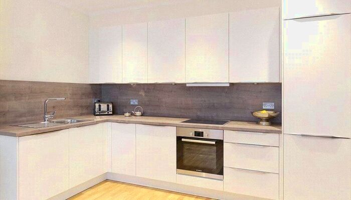2 Bedroom Flat To Rent In Hamlet Gardens, Hammersmith, London, W6