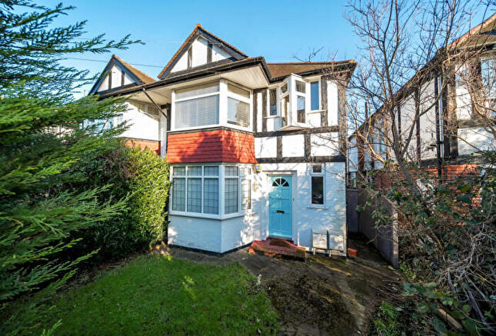 2 Bedroom Flat For Sale In St Andrews Road, London, NW9
