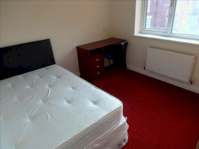 2 Bedroom Flat To Rent In Gordon Place, Gordon Place, Meanwood, Leeds, LS6
