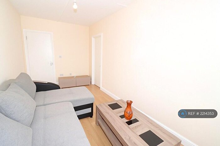 2 Bedroom Flat To Rent In Harrow Road, London, E11