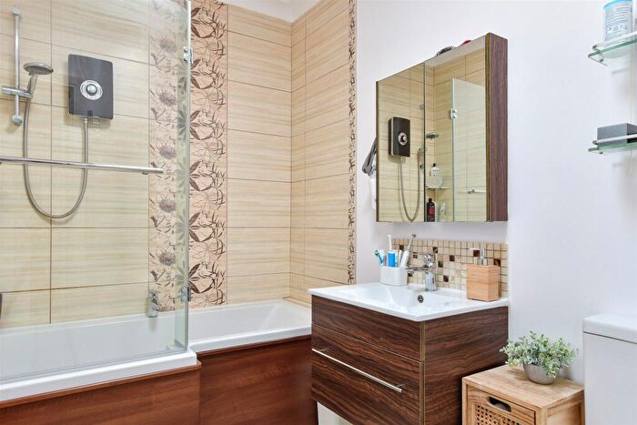 2 Bedroom Apartment For Sale In The Esplanade, Telscombe Cliffs, Peacehaven, East Sussex, BN10
