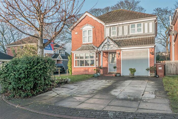 4 Bedroom Detached House For Sale In College View, Leeds, LS12