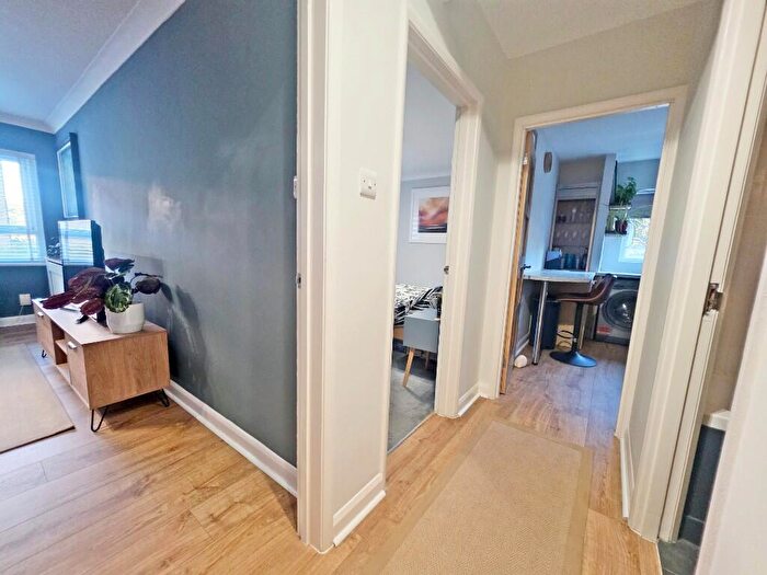 1 Bedroom Apartment For Sale In Pinelands Court, Bournemouth, Dorset, BH8