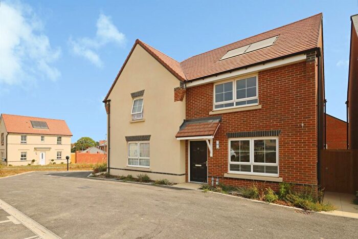 3 Bedroom Semi-Detached House For Sale In Cuckoo Fields, Hailsham, BN27