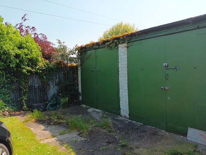 Garage / Parking To Rent In Saughtonhall Avenue, Saughton, Edinburgh, EH12