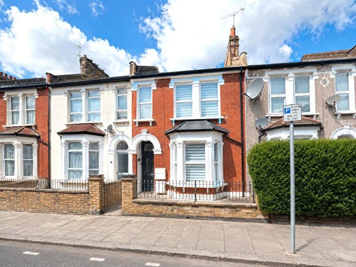 2 Bedroom Flat For Sale In Farley Road, London, SE6