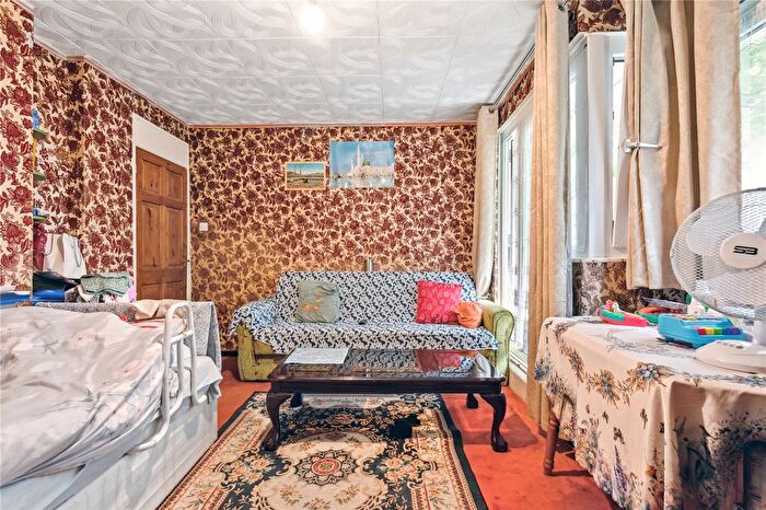 1 Bedroom Flat For Sale In Hunton Street, London, E1