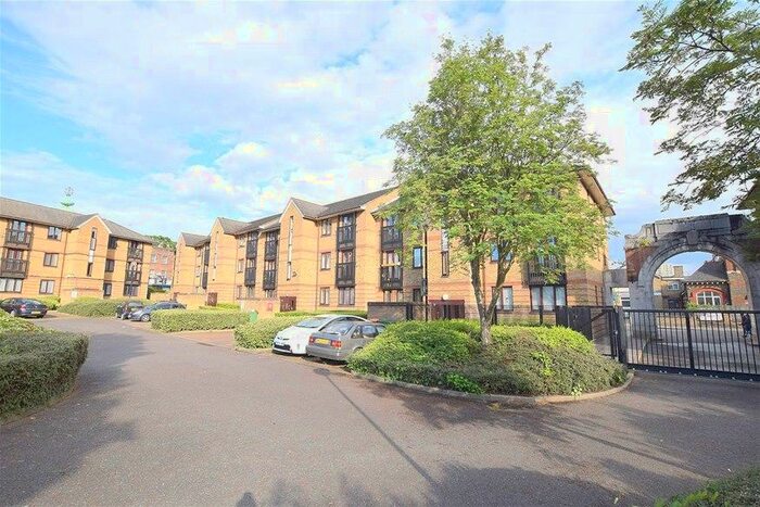 1 Bedroom Flat To Rent In Chopwell Close, Stratford, E15