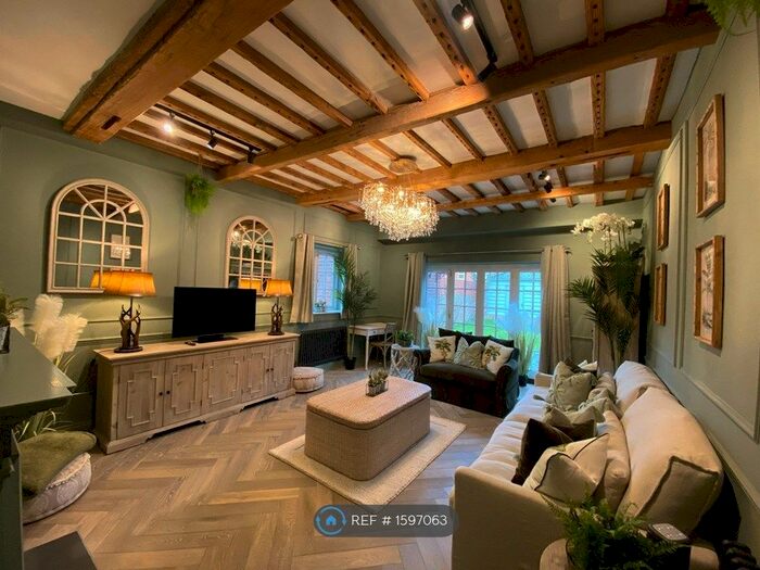 4 Bedroom Semi-Detached House To Rent In St. Peter Street, Marlow, SL7