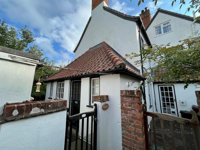 3 Bedroom Property To Rent In East Road, Bridport, DT6