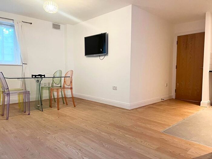 1 Bedroom Flat To Rent In Temeraire Place, Brentford, TW8