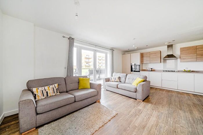2 Bedroom Flat To Rent In Handley Page Road, London, Uk, IG11