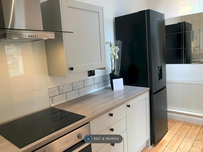 1 Bedroom Terraced House To Rent In King Street, Penarth, CF64