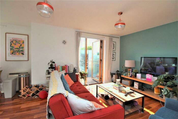 2 Bedroom Flat To Rent In Cremer Street, Hoxton, London, E2