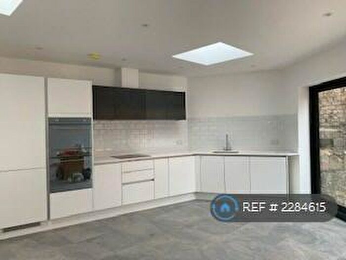 2 Bedroom Bungalow To Rent In Chandler Court, Croydon, CR0