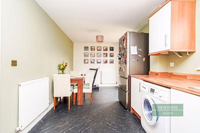 3 Bedroom Detached House For Sale In Runnymede Lane, Kingswood, Hull, HU7