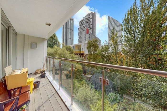 3 Bedroom Apartment To Rent In Wenlock Road, N1