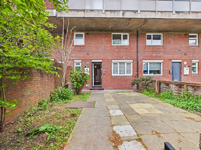 3 Bedroom Maisonette For Sale In Parnell Road, Bow, E3