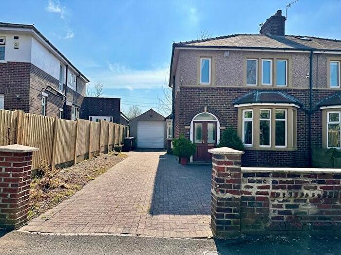 3 Bedroom Semi-Detached House To Rent In Reedley Road, Burnley, Lancashire, BB10