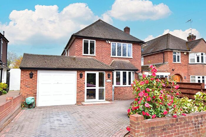 4 Bedroom Detached House For Sale In Woodside Road, Watford, WD25