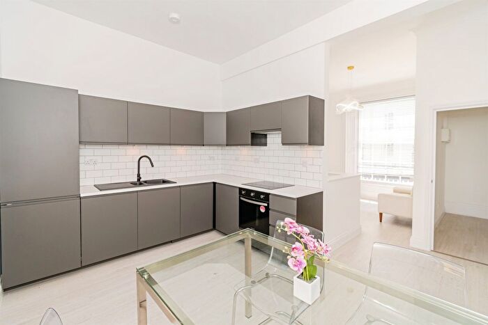 2 Bedroom Flat To Rent In Carlton Crescent, Southampton, SO15