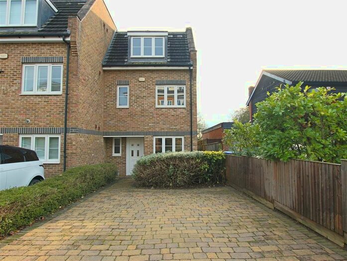 4 Bedroom Property To Rent In Crescent Road, Enfield, EN2