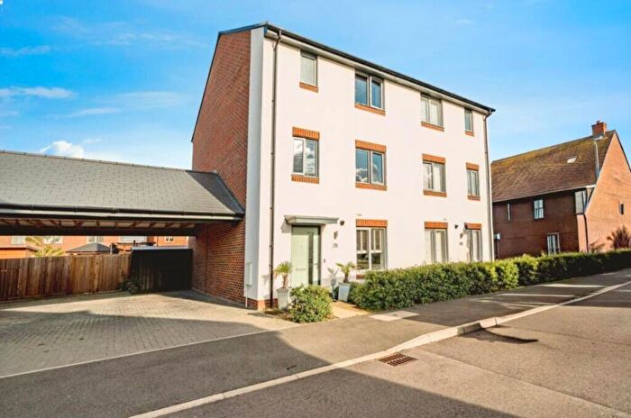 4 Bedroom Semi-Detached House For Sale In Kempster Way, Weston Turville, Aylesbury, HP22