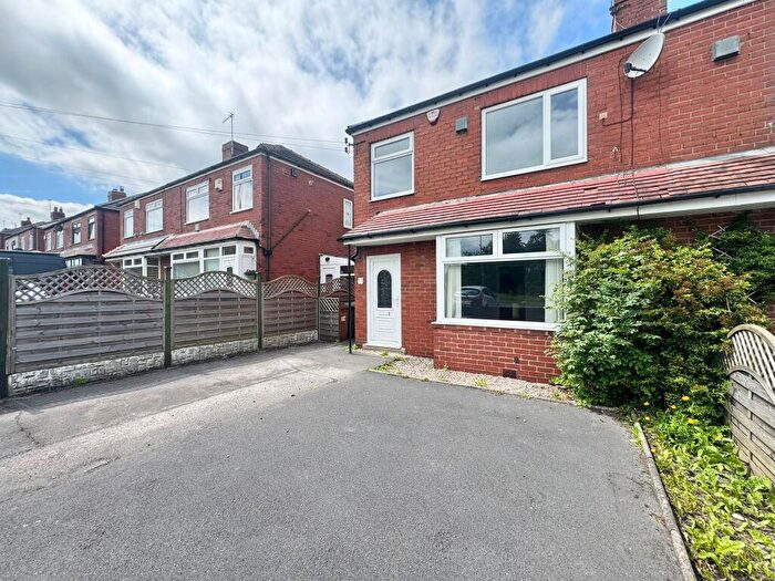 3 Bedroom Semi-Detached House To Rent In East View, Morley, Leeds, LS27