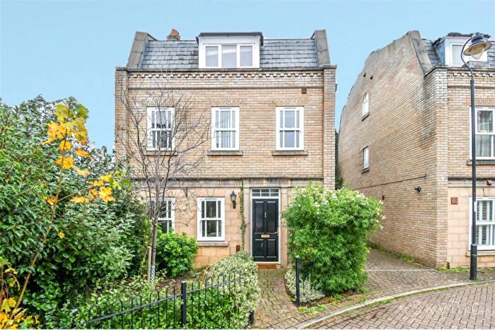 4 Bedroom Detached House For Sale In Fairsford Place, Cambridge, CB1